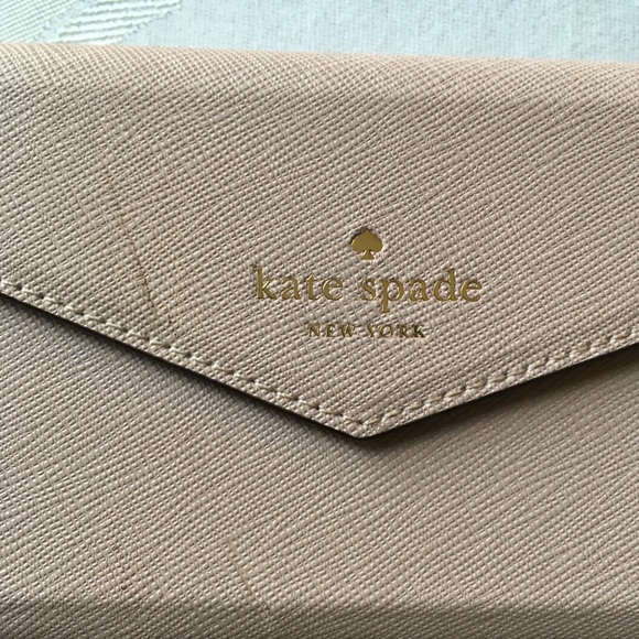 Kate Spade Wristlet case for iPhone 6/6S and slots for two credit cards - Picture 11 of 13